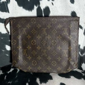 Louis Vuitton 26 Monogram Toiletry Cosmetic Bag